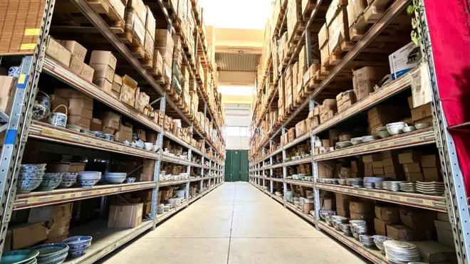 文成縣政府經(jīng)貿(mào)僑務(wù)代表團(tuán)訪歐首站 探訪米蘭宇宙貿(mào)易集團(tuán)，深化商品批發(fā)貿(mào)易合作